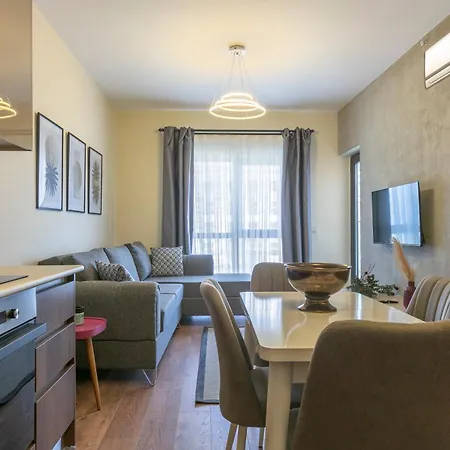 212 Outlet Karsisinda Lux N7 * Istanbul