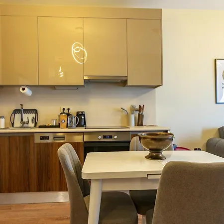 212 Outlet Karsisinda Lux N7 Istanbul