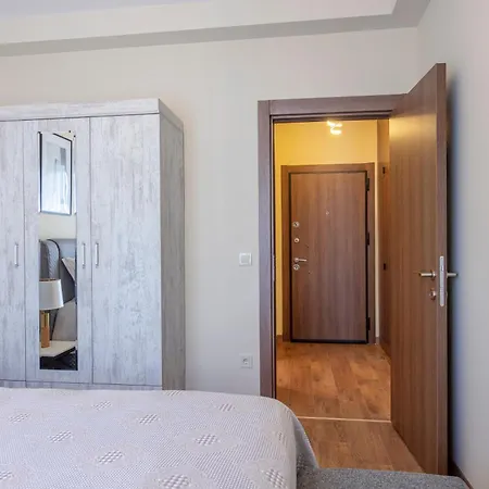 212 Outlet Karsisinda Lux N7