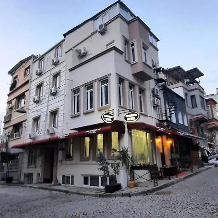 Door Istanbul