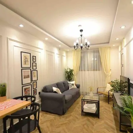 Town Apartment *