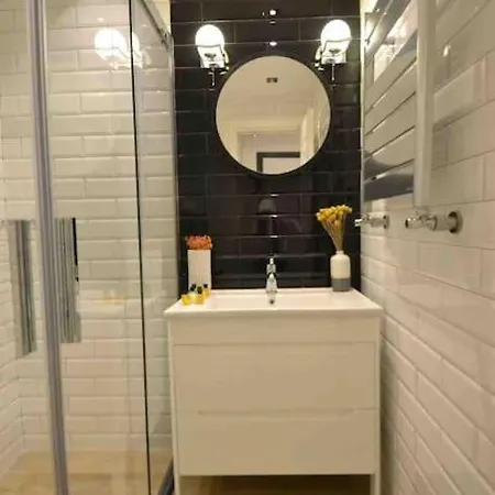 Town Apartment *