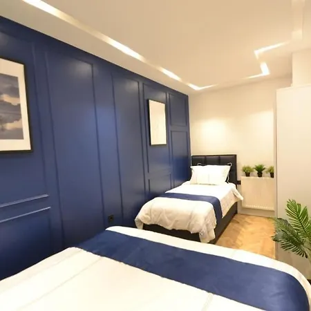 Town Apartment *