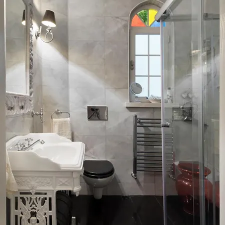Апартаменты Hidden Garden Suites *