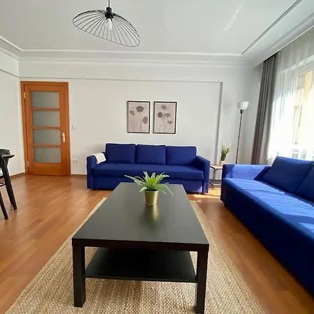 Location 3 Bedroom Flat - No6