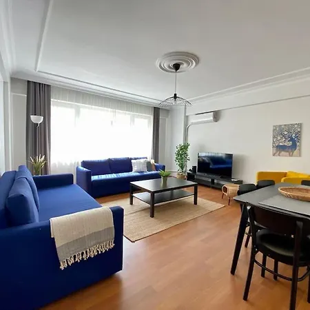 Apartment Location 3 Bedroom Flat - No6 *