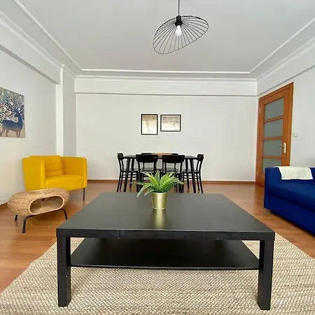 Apartment Location 3 Bedroom Flat - No6 *