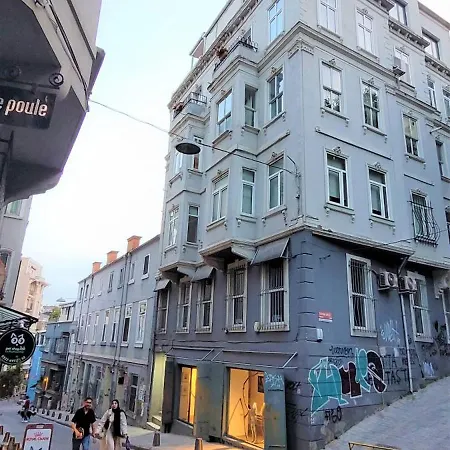 Stylish Getaway-explore The Urban Delights