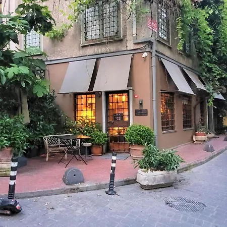 Stylish Getaway-explore The Urban Delights