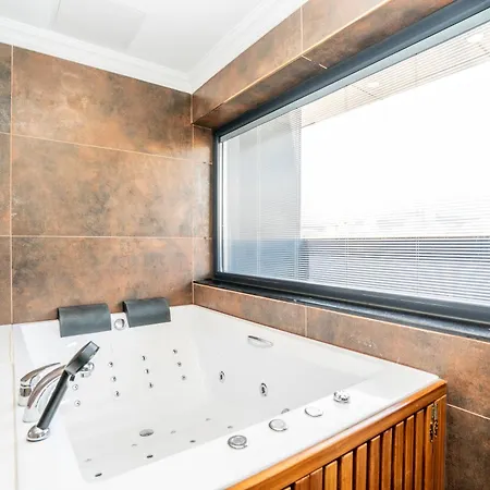 216 Ruby Otel