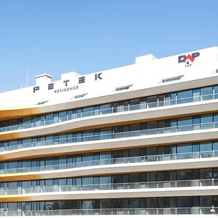 Apartahotel The Y 2*