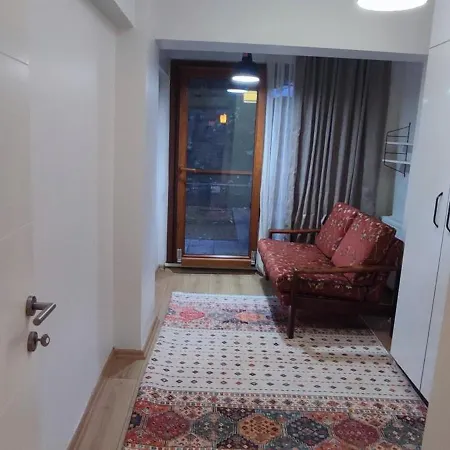 Cozy With Garden, 2 Bedroom And Very Close To Bosphorus Apartment *