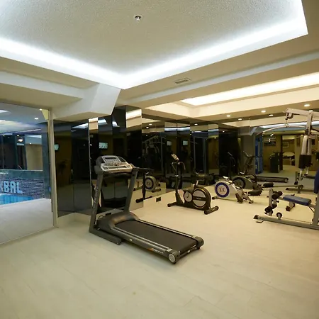Ilkbal Deluxe &spa מלון 4*