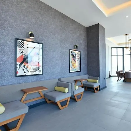 Center Luxurious