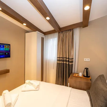 Hotel Grand *