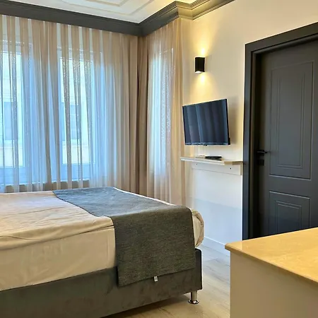 Peninsula Hotel