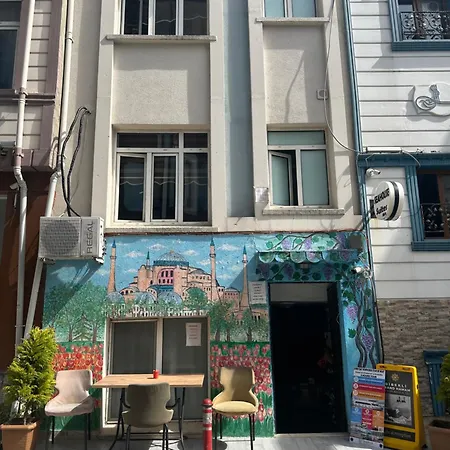 Happy Boutique Aparthotel 3*