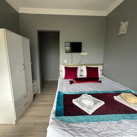 Happy Boutique Aparthotel 3*