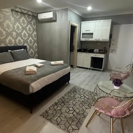 Apartahotel Taksim Royal & *