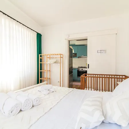بيت للعطل Secluded House , Near Bosphorus , 2 Ac , Fast Wifi اسطنبول