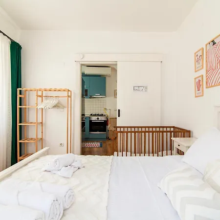 Secluded House , Near Bosphorus , 2 Ac , Fast Wifi بيت للعطل *