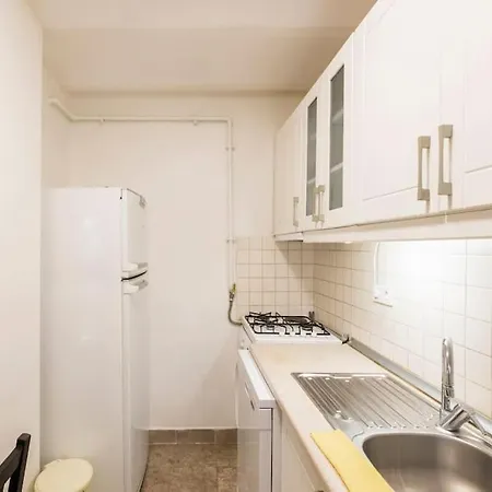 Beautiful 1 Bedroom Apt. W/ac 400 Meters Taksim Square Apartment