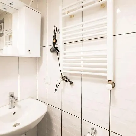 Beautiful 1 Bedroom Apt. W/ac 400 Meters Taksim Square Apartment