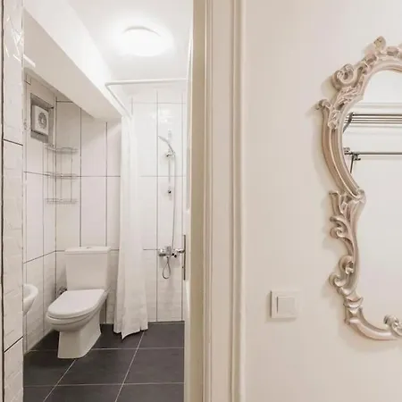 Beautiful 1 Bedroom Apt. W/ac 400 Meters Taksim Square *