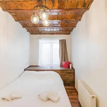Beautiful 1 Bedroom Apt. W/ac 400 Meters Taksim Square Apartment