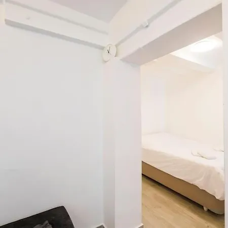 Apartment Beautiful 2br House W/ac 400meters Taksim Square *