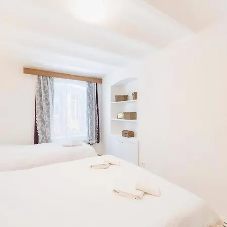 Beautiful 2br House W/ac 400meters Taksim Square Apartment