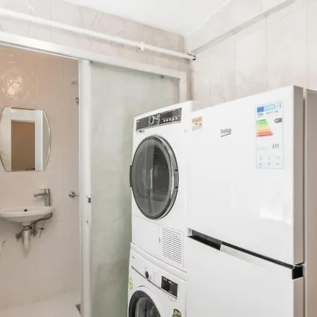Beautiful 2br House W/ac 400meters Taksim Square Apartment