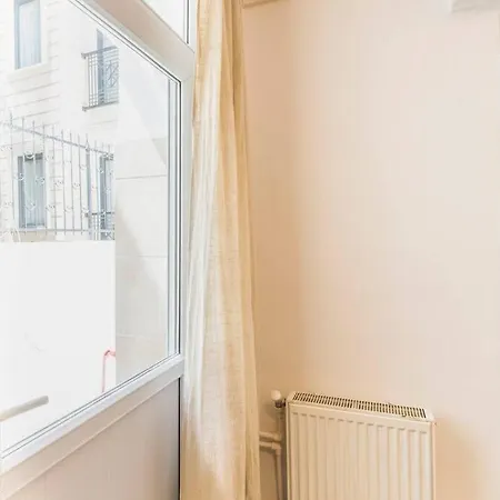 Beautiful 2br House W/ac 400meters Taksim Square Apartment *