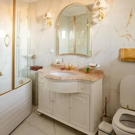 Ueskuedar مطلة على البحر في اسكودار Villa *