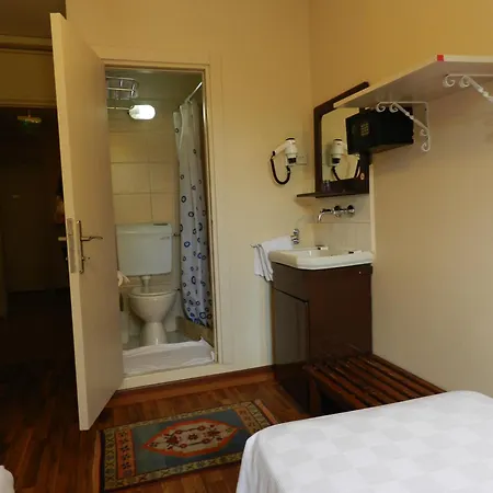 Berk - Grandma's House Hotel