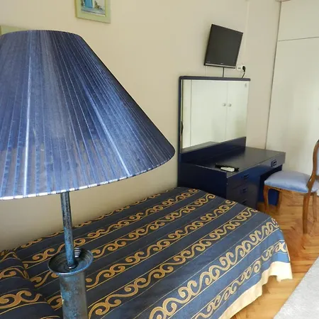 Berk - Grandma's House Hotel