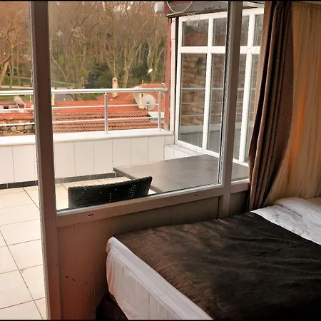 Palace Point 2*