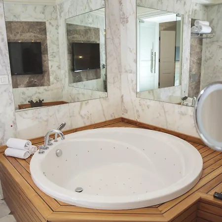 Ξενοδοχείο Corinne Art & Boutique 4*