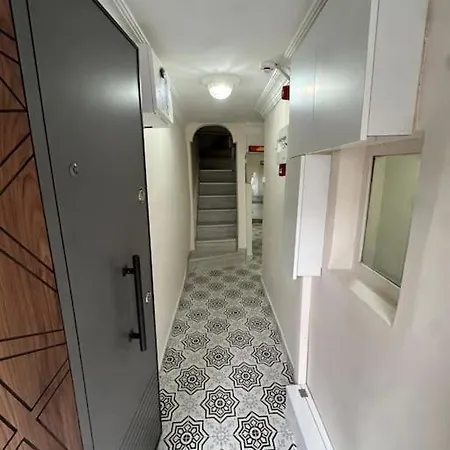 Apartment Tarihi Yarimada Fatihte Iki Katli Muestakil Ev