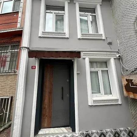Tarihi Yarimada Fatihte Iki Katli Muestakil Ev