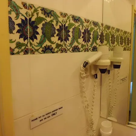 Berk - Grandma's House Hotel