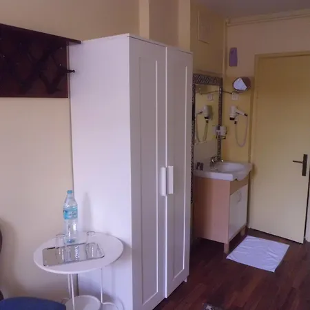 Hotel Berk - Grandma's House 3*