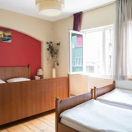 Hostel Cheers Midtown *