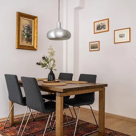Cozy Oasis In Moda Steps To Seafront Apartment