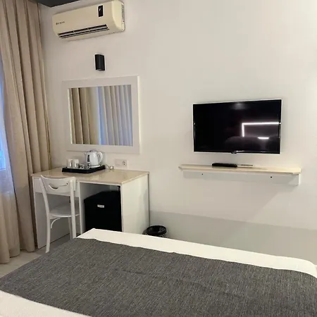 Peninsula Hotel 3*