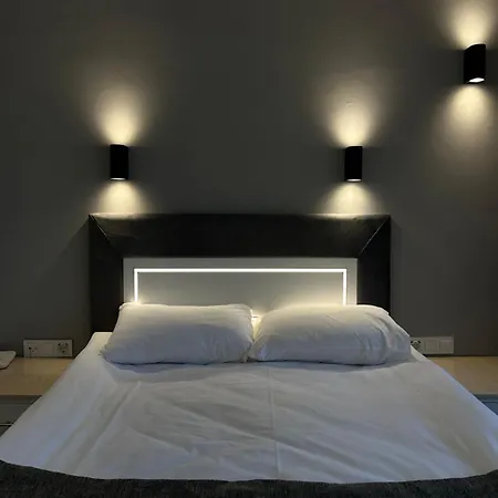 Hotel Peninsula 3*
