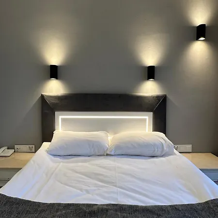 Hotel Peninsula 3*