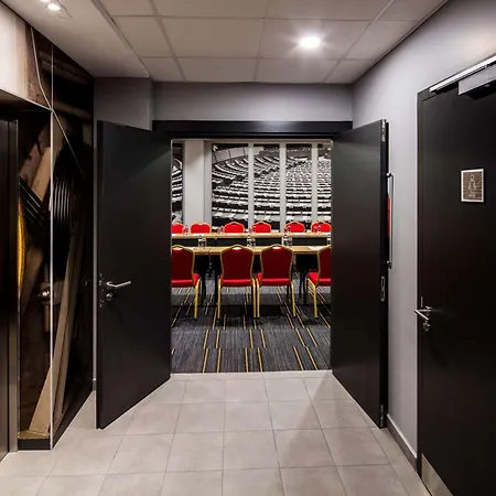 Ibis West 3*
