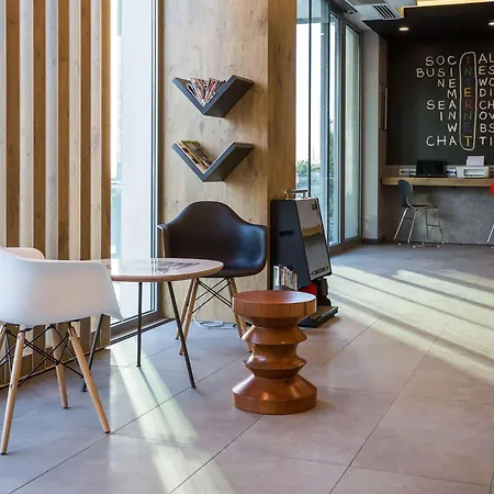 Ibis West 3*