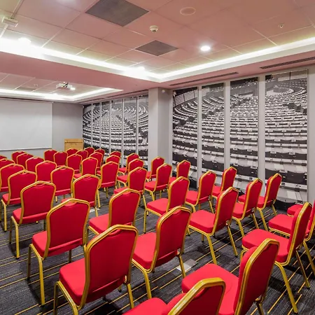 Ibis West 3*